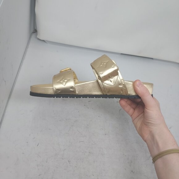 Louis Vuitton Gold Buckle Bom Dia Monogram Flat Slide Sandal - Picture 13 of 14